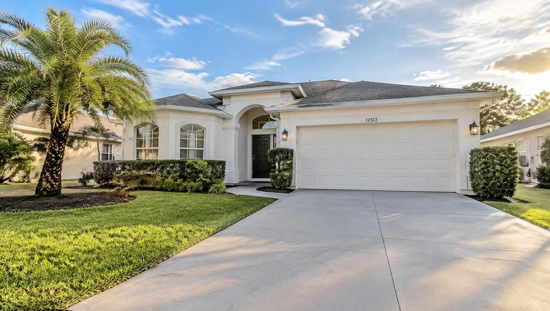 Freshly finished Florida home with a clean driveway and trimmed landscaping